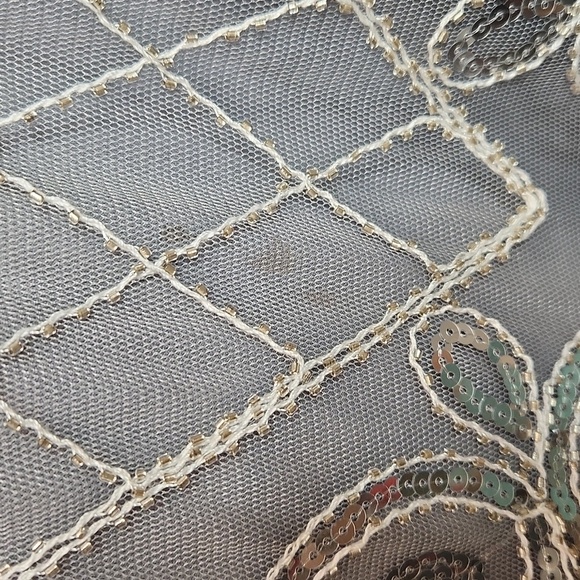 Elegant Silver Flapper Dress - Picture 6 of 8